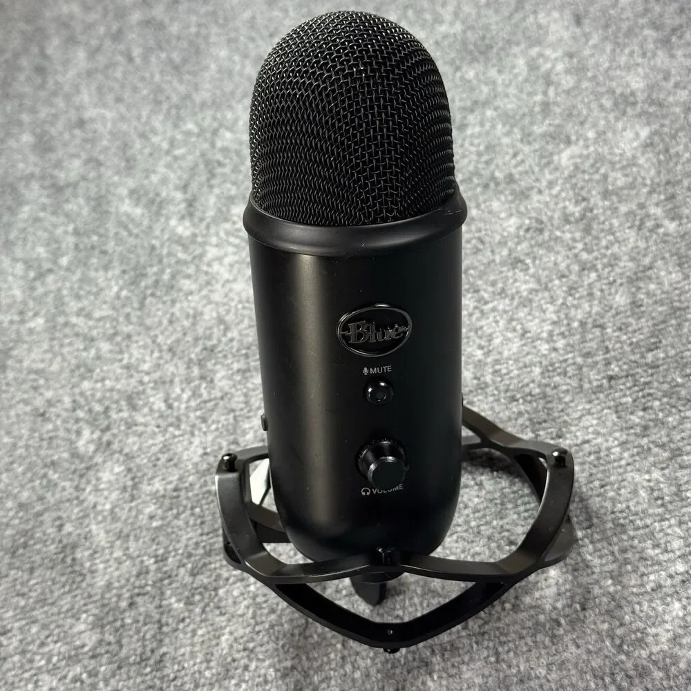 BLUE Microphone 888-000296 with stand/base & USB Wire Connector Black